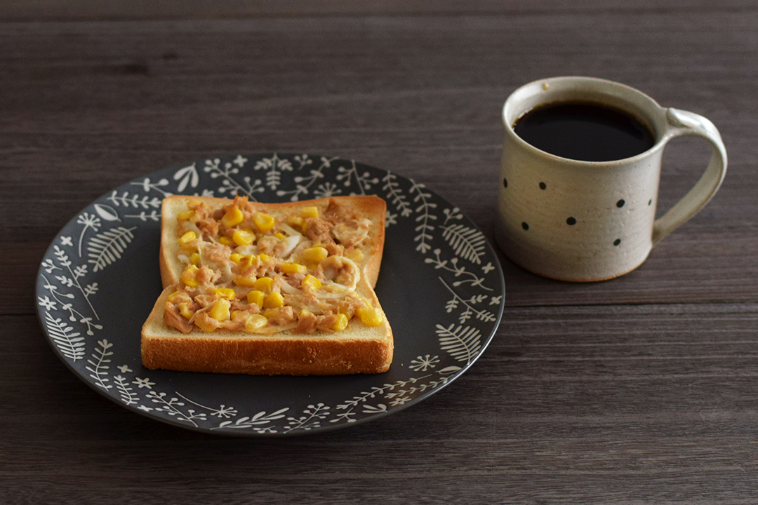ツナマヨとコーンのカレー風味トースト