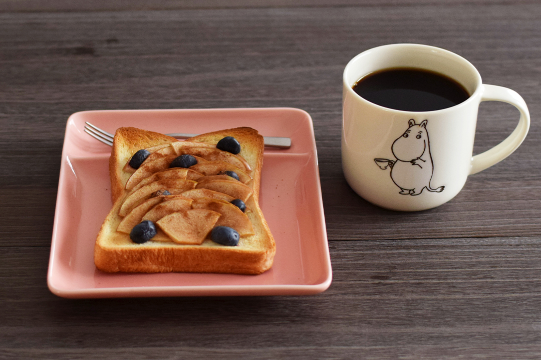 焼きリンゴのシナモンたっぷりオープンサンド