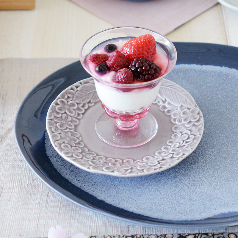 花彫りプレート Ｓ 赤紫