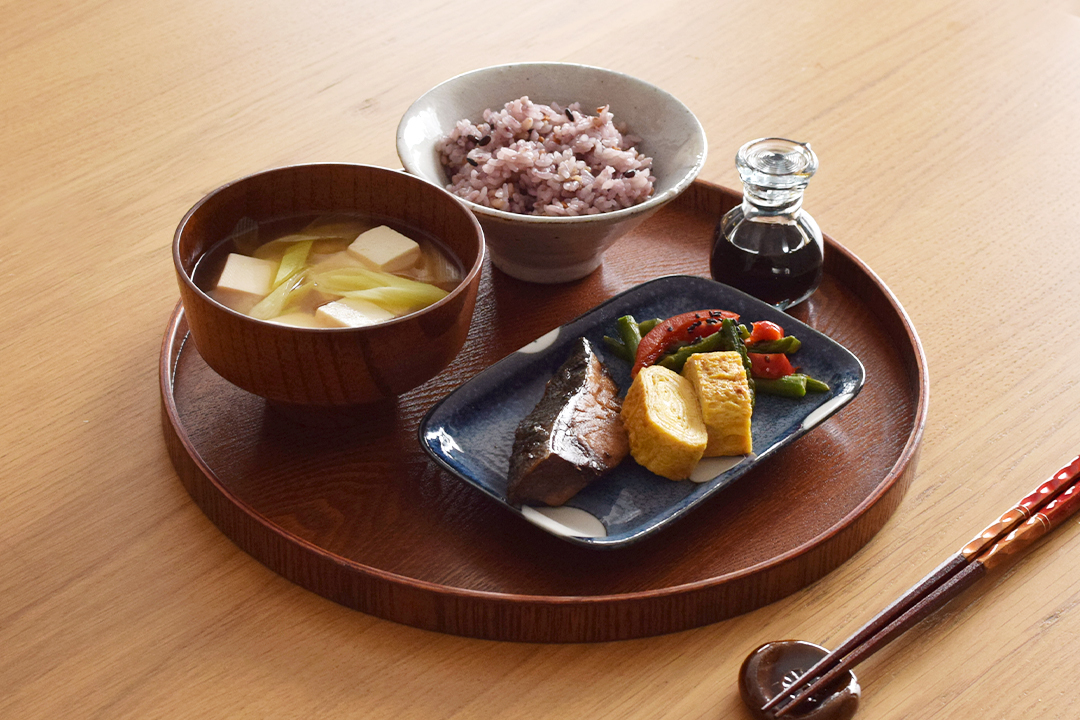 雑穀米＆とうふの味噌汁＆ぶりの照り焼き・卵焼き・パプリカとアスパラガスのさっと炒め