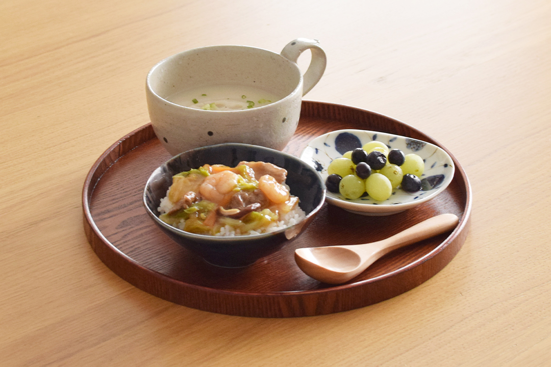 中華飯＆すりおろしレンコンのポタージュ＆葡萄とブルーベリーのデザート