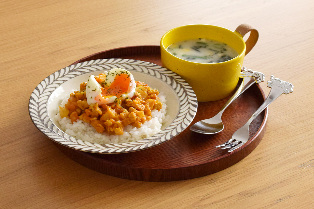 半熟たまごのせキーマカレー＆ほうれんそうのコーンポタージュ