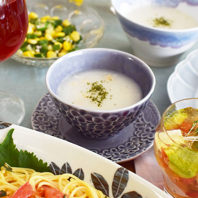 花彫りカップ 青紫