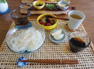 夏の食卓を爽やかに彩るテーブルコーディネート