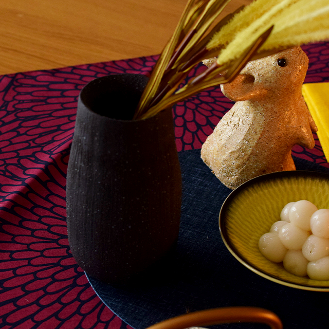 黒砂岩どんぐり花瓶