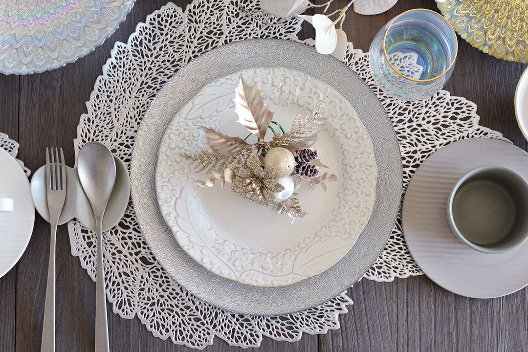 花彫りプレート L ホワイト
