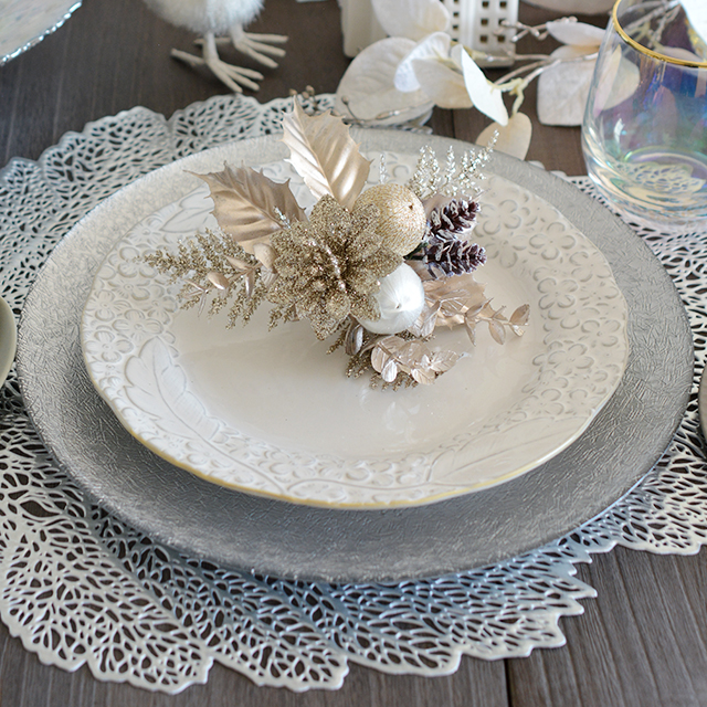 花彫りプレート L ホワイト