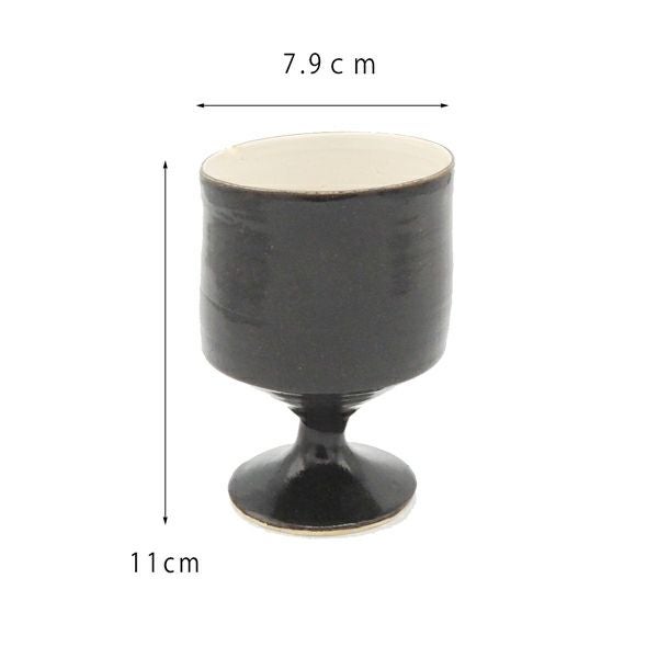 個性的なワインカップで楽しむ