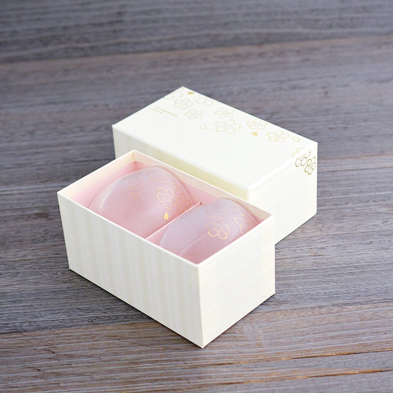 オリジナルの化粧箱に入り、贈り物にもおすすめです