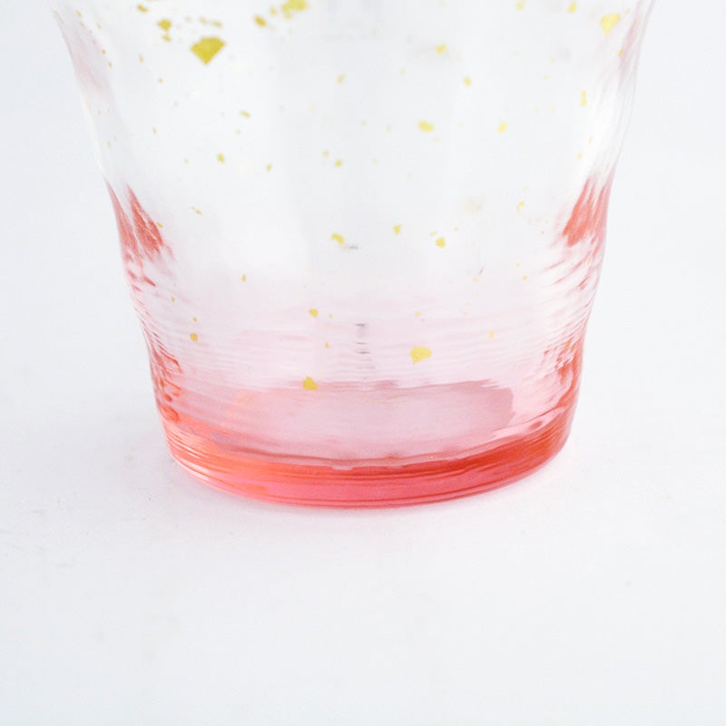 氷が溶ける様子とガラスの表情の変化を美しく愉しめます
