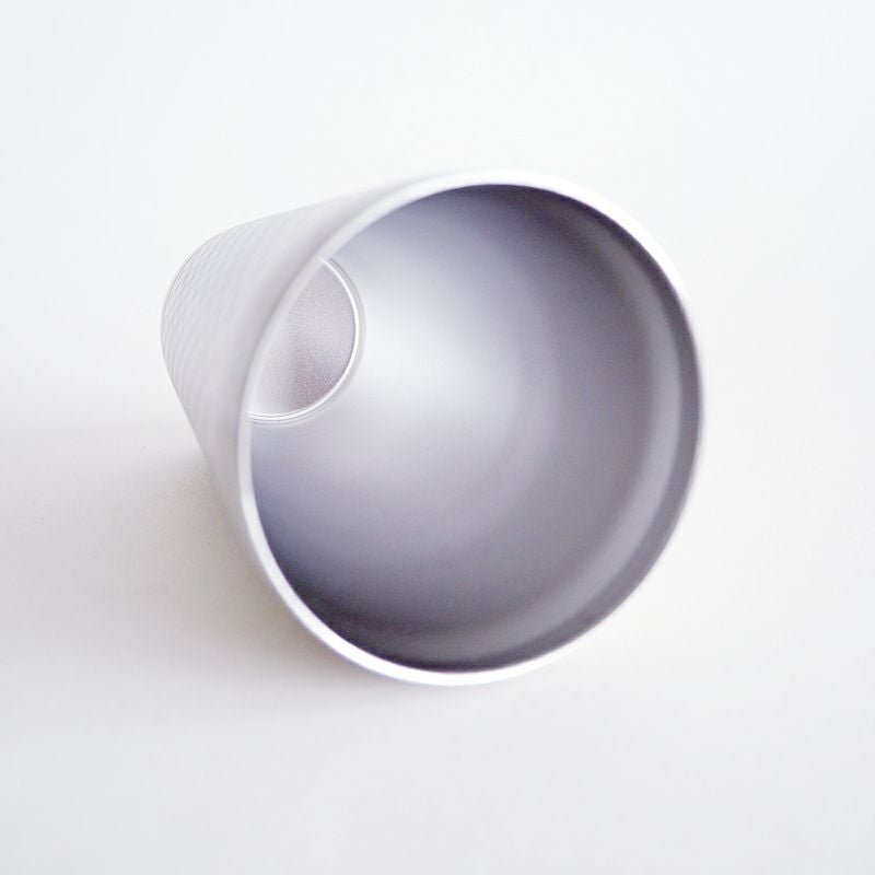 内側もマットな表面加工が施されています