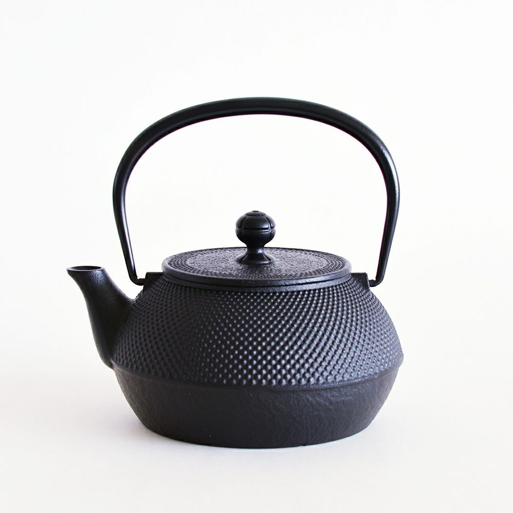 IH 鉄瓶 7型 ケトル アラレ 黒焼付｜和食器通販｜織部 Online Store