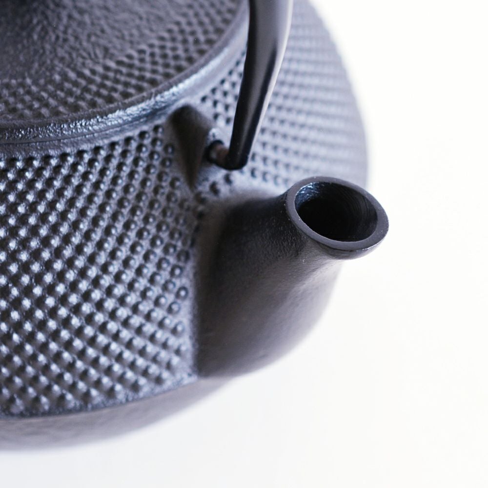 IH 鉄瓶 7型 ケトル アラレ 黒焼付|和食器通販|織部 Online Store IH 鉄瓶 7型 ケトル アラレ 黒焼付|和食器通販|織部 Online Store