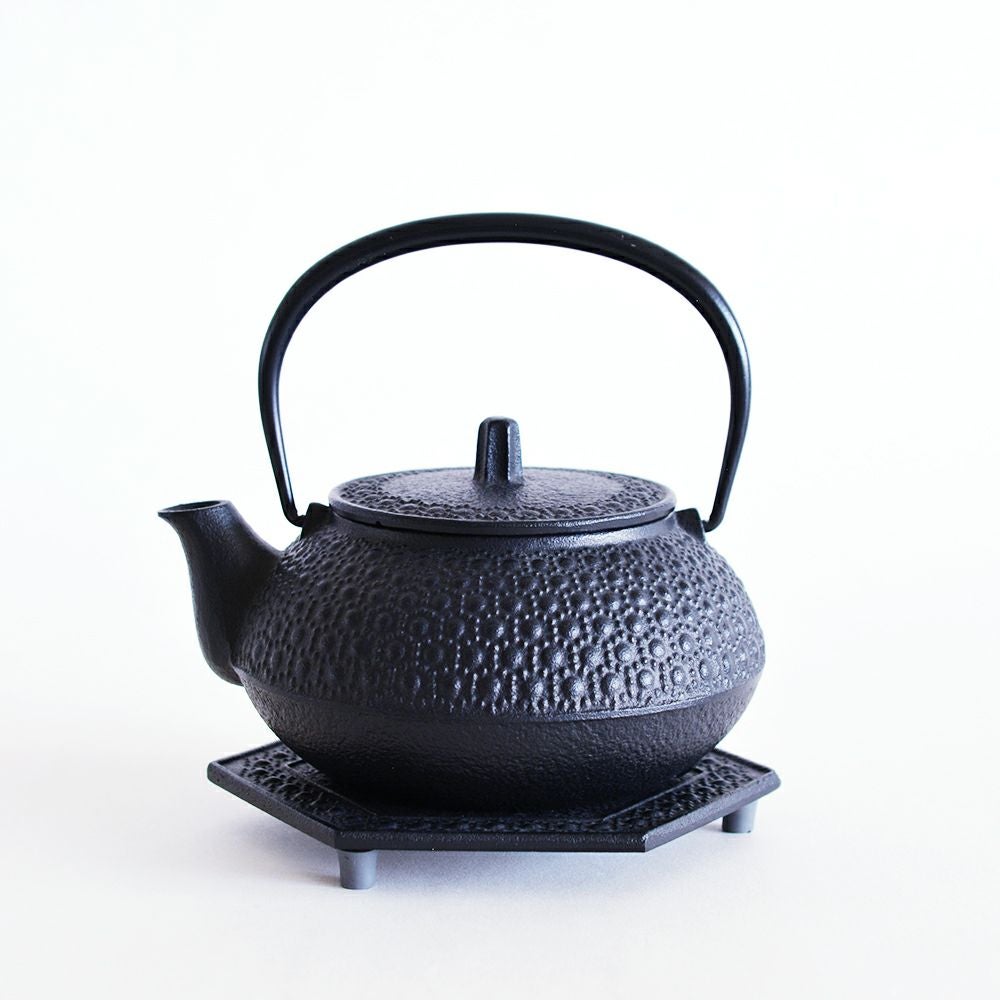 急須 3型 亀甲 銀/空色|和食器通販|織部 Online Store【公式】 急須 3型 亀甲 銀/空色|和食器通販|織部 Online Store【公式】