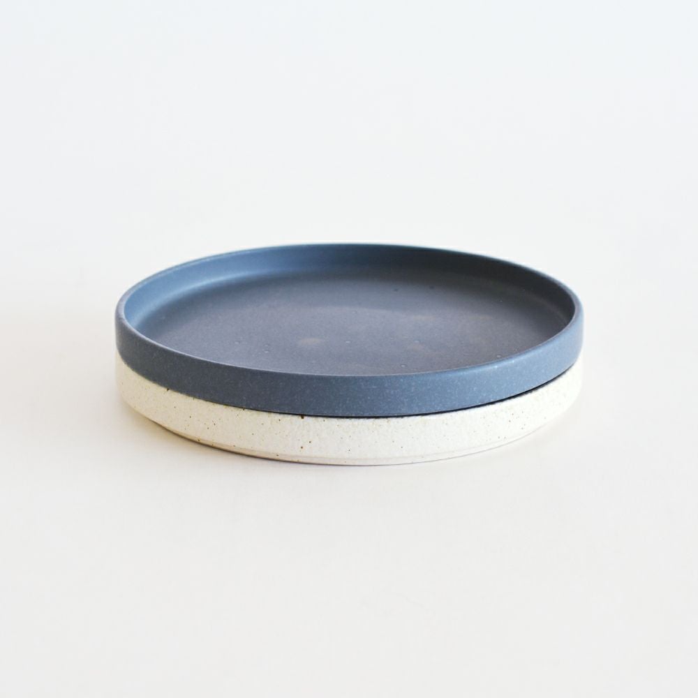 ホワイトとネイビーがセットに