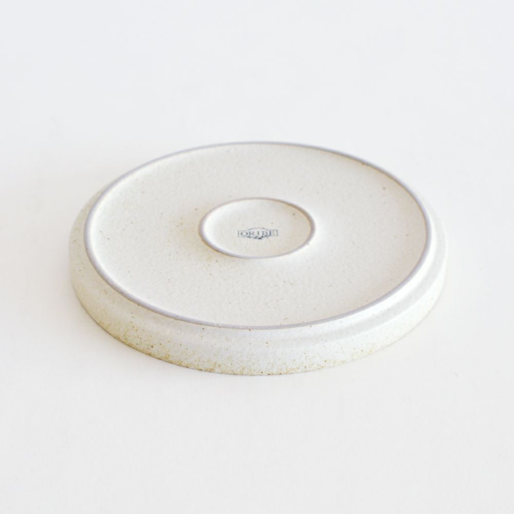 底には織部のロゴが入っています