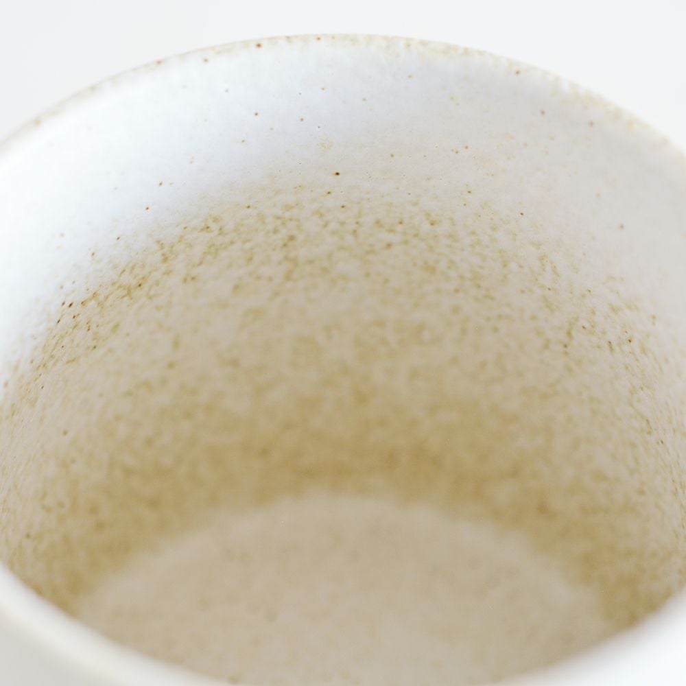 真っ白ではなく釉薬の変化をお愉しみいただけます