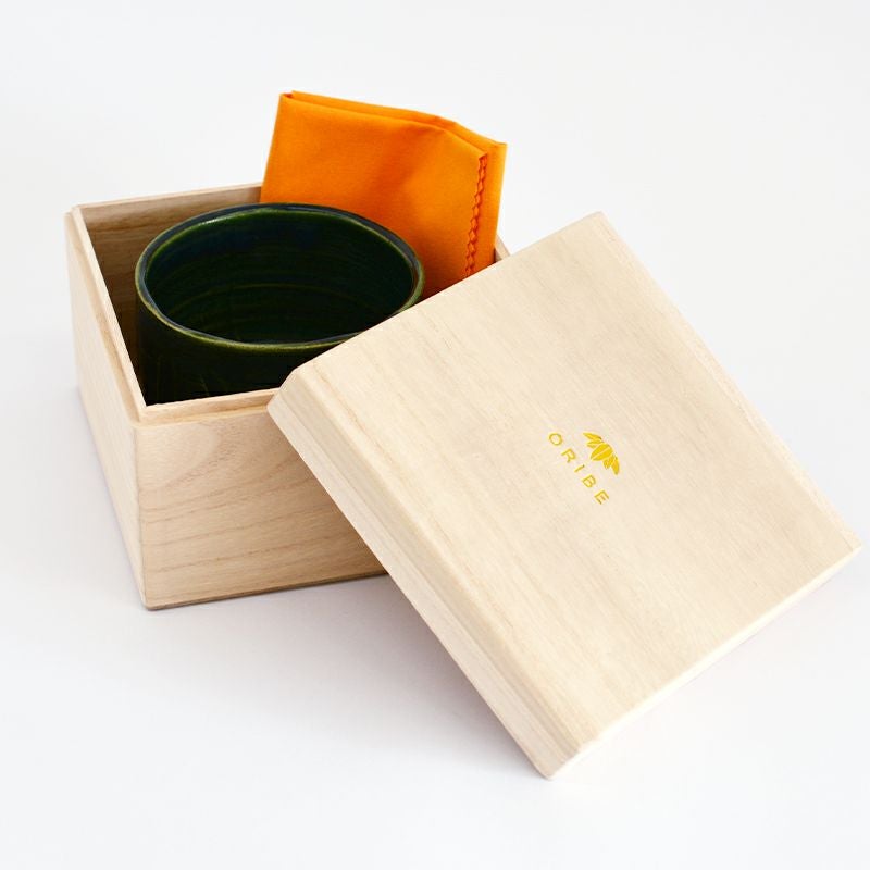 桐箱に入っており、贈答にもぴったりです