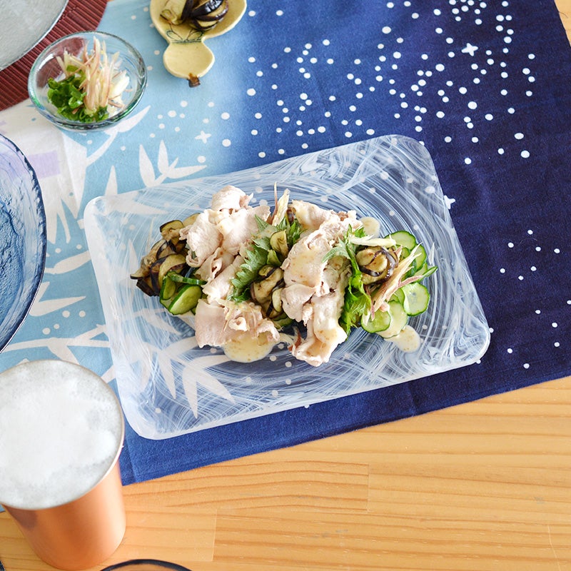 夏を涼しく彩るガラスの器