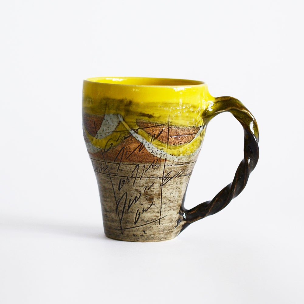 鶴琳窯 ねじり手フリーカップ 二色線刻 イエロー
