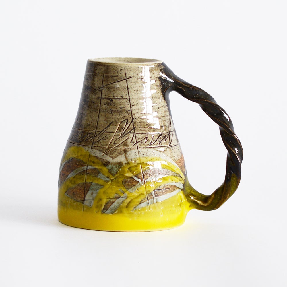 鶴琳窯 ねじり手フリーカップ 二色線刻 イエロー