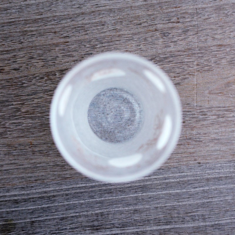 泡立つビールが映えるフォルムです