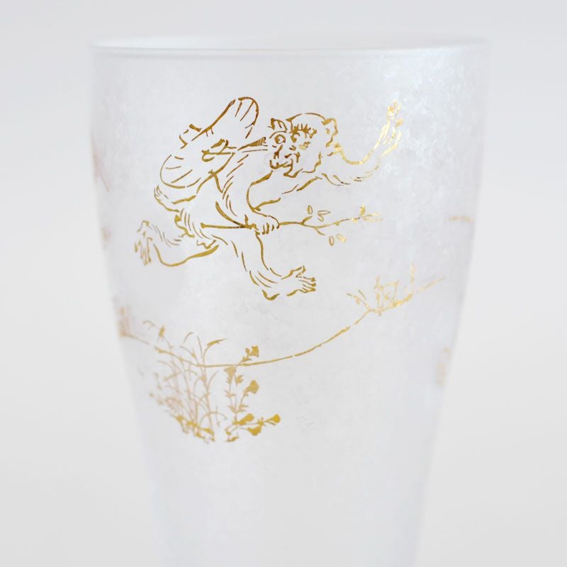 鳥獣戯画のそれぞれのコマが煌びやかな金で描かれています