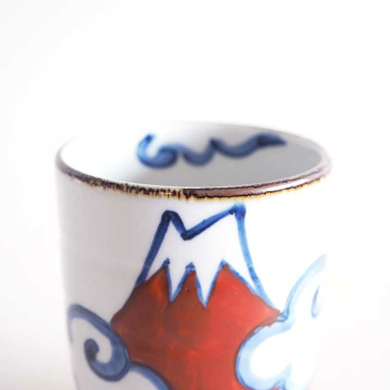 力強いタッチで描かれた赤富士山