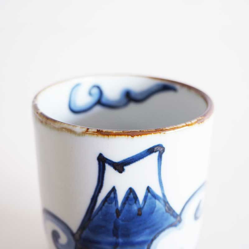 内側の雲がワンポイントのアクセントになっています