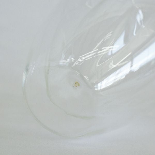 内側の層が桜の形状になっており、飲み物を入れるとかわいいサクラの花が咲く耐熱二層グラスペア さくら