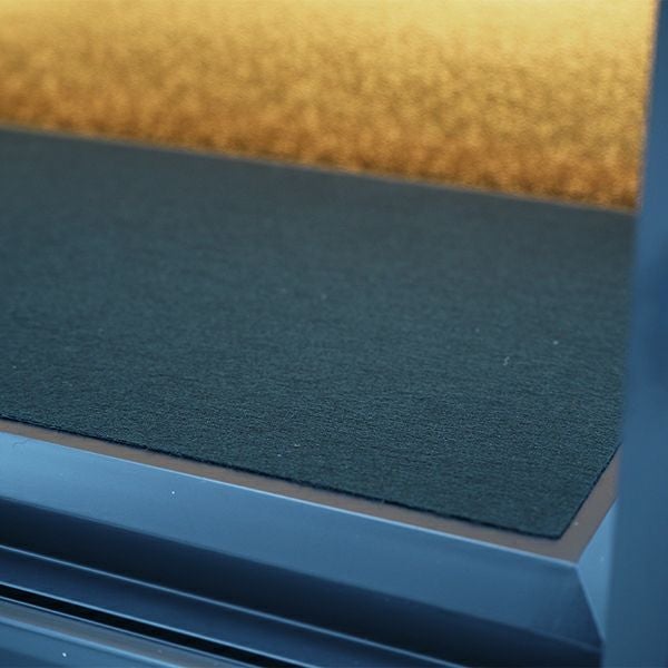 ひな人形だけでなく、端午の節句の五月人形やお正月の干支などいろいろな置物にご使用いただけます