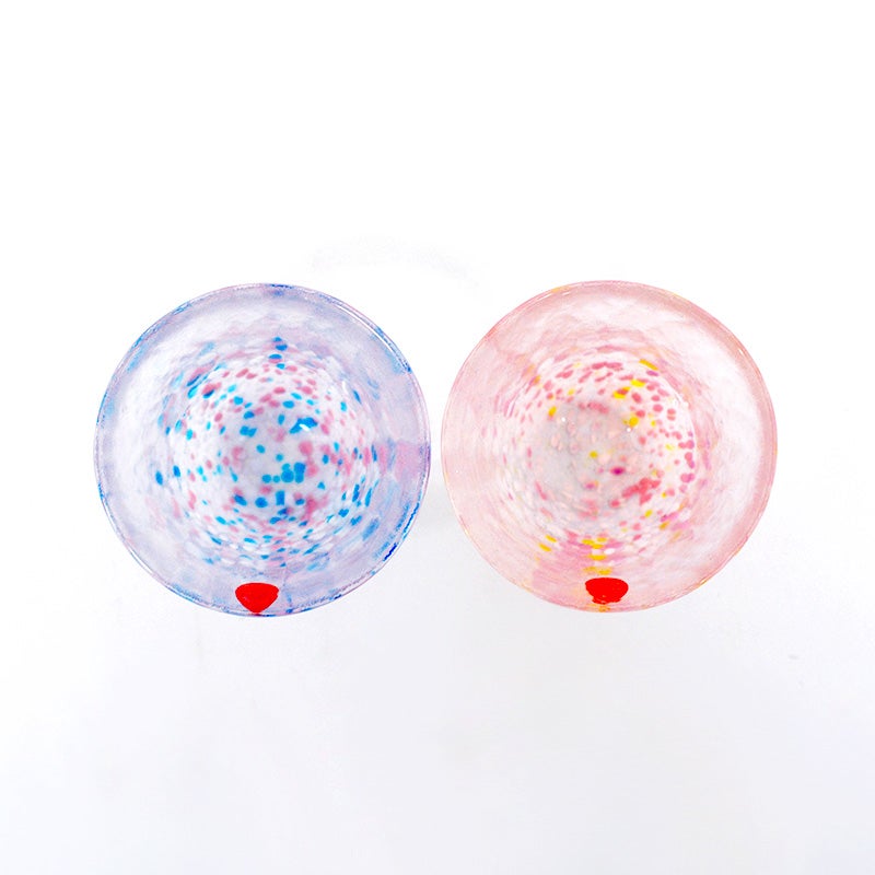 桜をイメージしたピンクと白の色ガラスがベースにあしらわれています