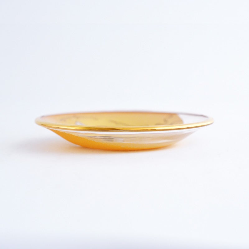 直径約120mm（12cm）×高さ18mmの、手のひらより少し大きめな小皿です