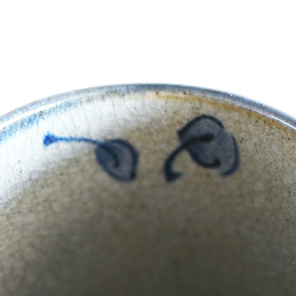 内側にも絵柄が描かれています