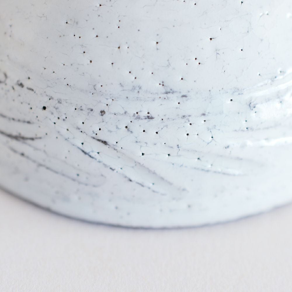 焼き物の温かな土感が楽しめます