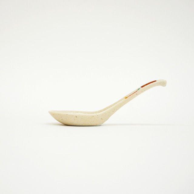 可愛い絵柄の美濃焼の器です