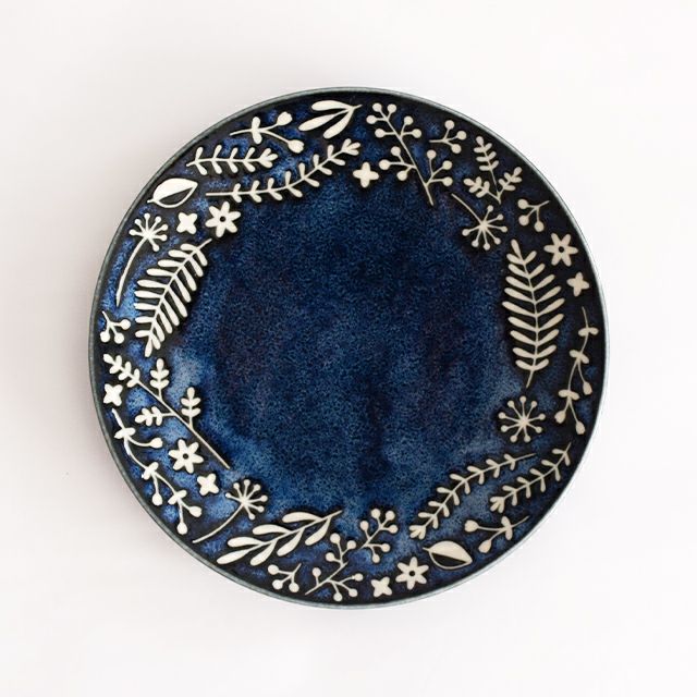 * antique plate ❀ 濃淡が美しい ボタニカル柄 プレート ボタニカル プレート 15cm ネイビー｜和食器通販｜織部 Online Store