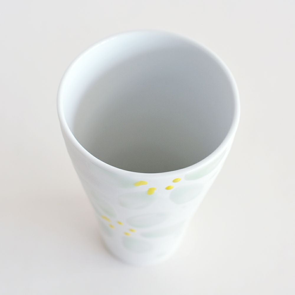 内側はつるりとした質感の釉薬がかかっています