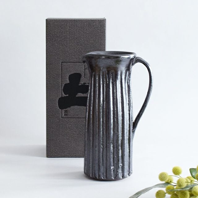 鉄あるいはブリキ 水差し 花入 花器 注器 古道具 アンティーク オブジェ 黒錆彫水差し花入｜和食器通販｜織部 Online Store【公式】
