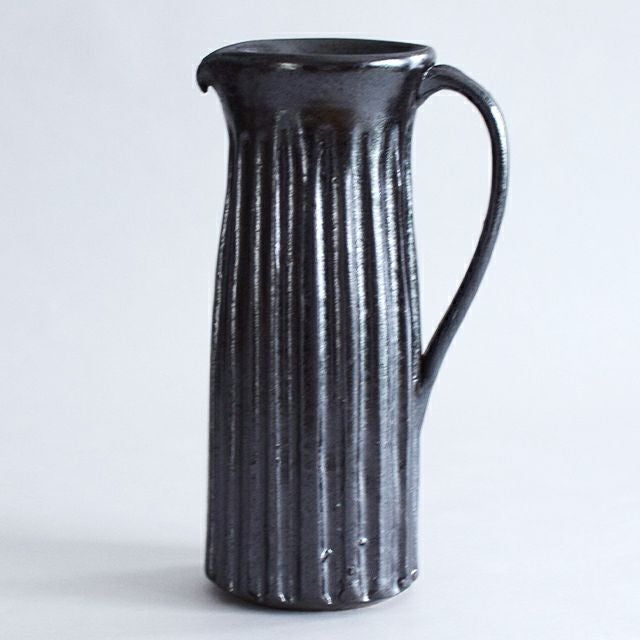 黒錆彫水差し花入