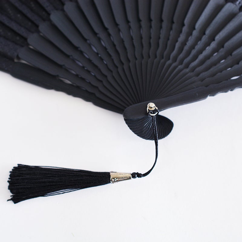 アクセントになる黒房付きです