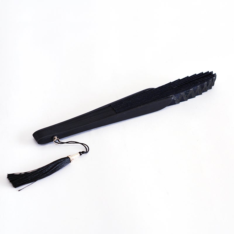 竹製で非常に軽く、長時間の使用でも手が疲れにくい仕様