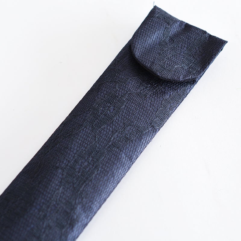 扇子とお揃い柄の収納袋です