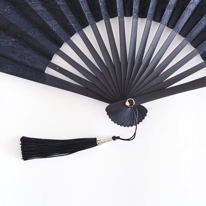 アクセントになる黒房付きです