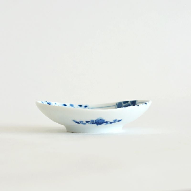 花伊万里楕円深皿 3.5寸