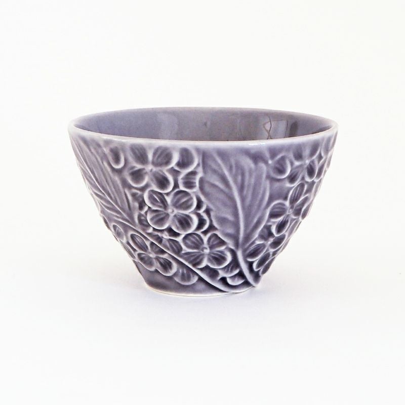 花彫り 飯碗 青紫