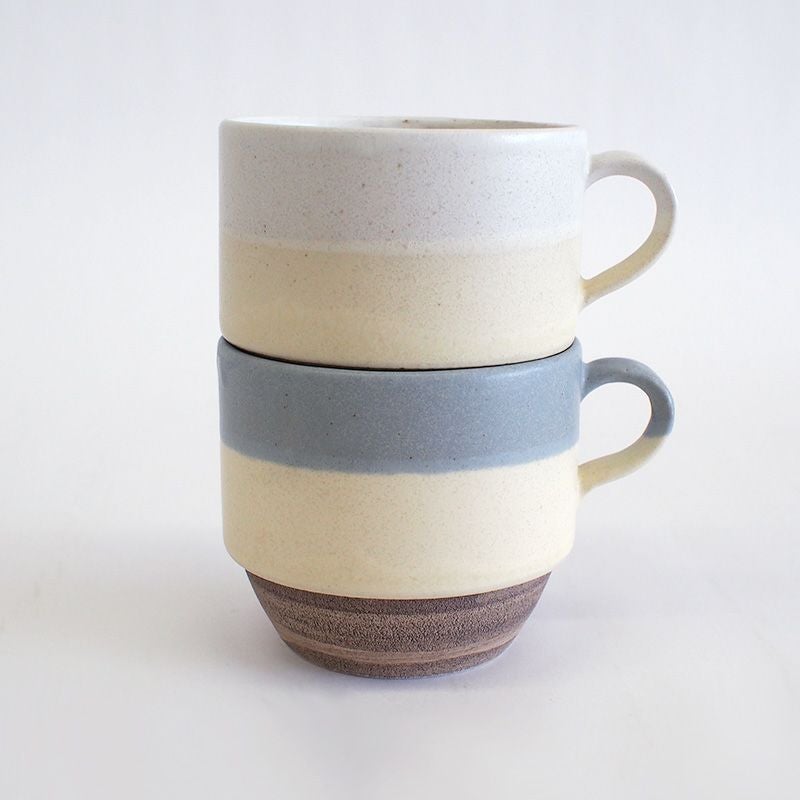 スタッキングできる形状です