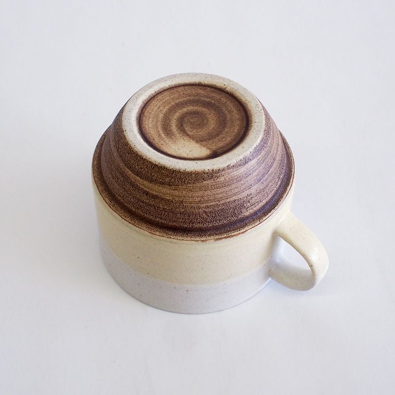 手描きによる刷毛目模様が味わいを出しています