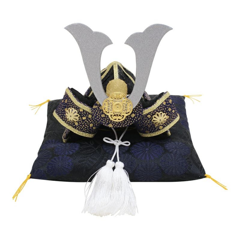 金襴銀兜（小） ザブトン付