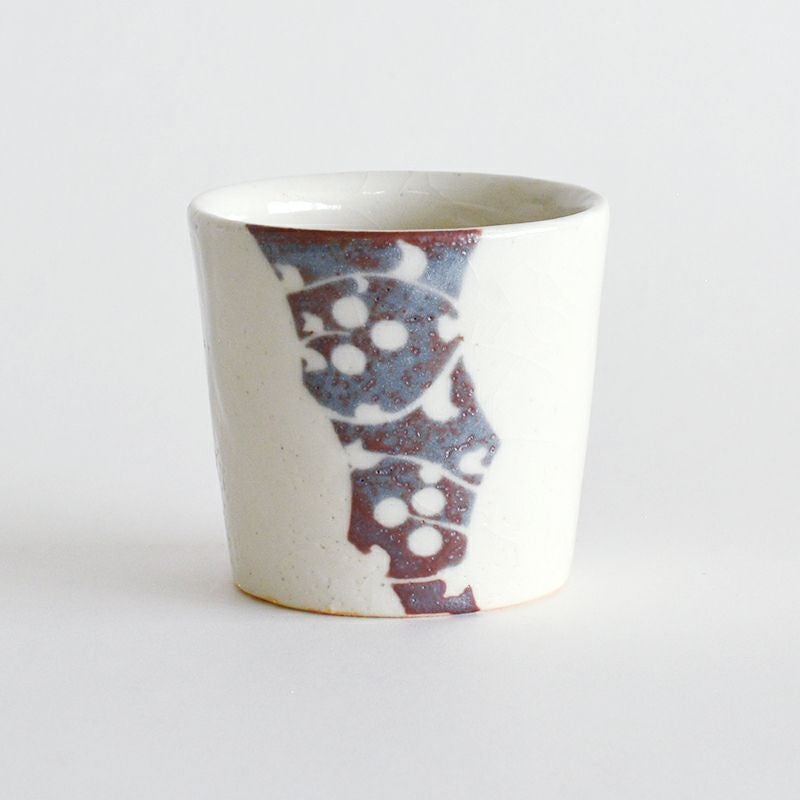 志野唐草文杯（縦柄）